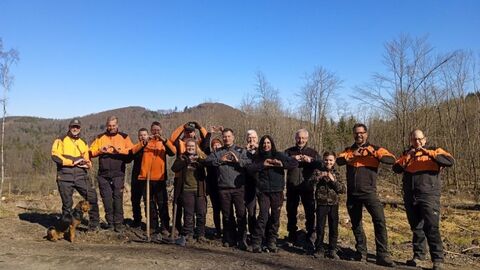 Mitarbeitende Des Forstamts Biedenkopf sagen Danke