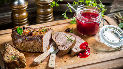 Wildfleisch Wildfleisch serviert