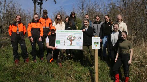Die stolzen Erbauer des Waldlehrpfades Schlederwald