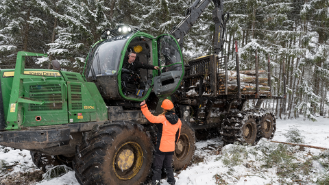Entschlossen für den Wald Forstmaschineneinsatz im Winter