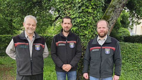 Alter und neuer BLDH mit Forstamtsleiter (v.l.n.r.: T. Revermann, U. Götz-Heimberger, J. Kallmeyer) Alter und neuer BLDH mit Forstamtsleiter (v.l.n.r.: T. Revermann, U. Götz-Heimberger, J. Kallmeyer)
