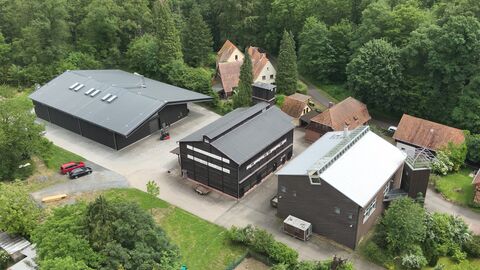 HessenForst Saatgutzentrum Hanau-Wolfgang Luftbild des Saatgutzentrums in Hanau-Wolfgang bestehend aus drei Gebäuden