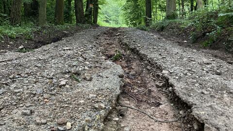 Zerstörter Weg nach Starkregen
